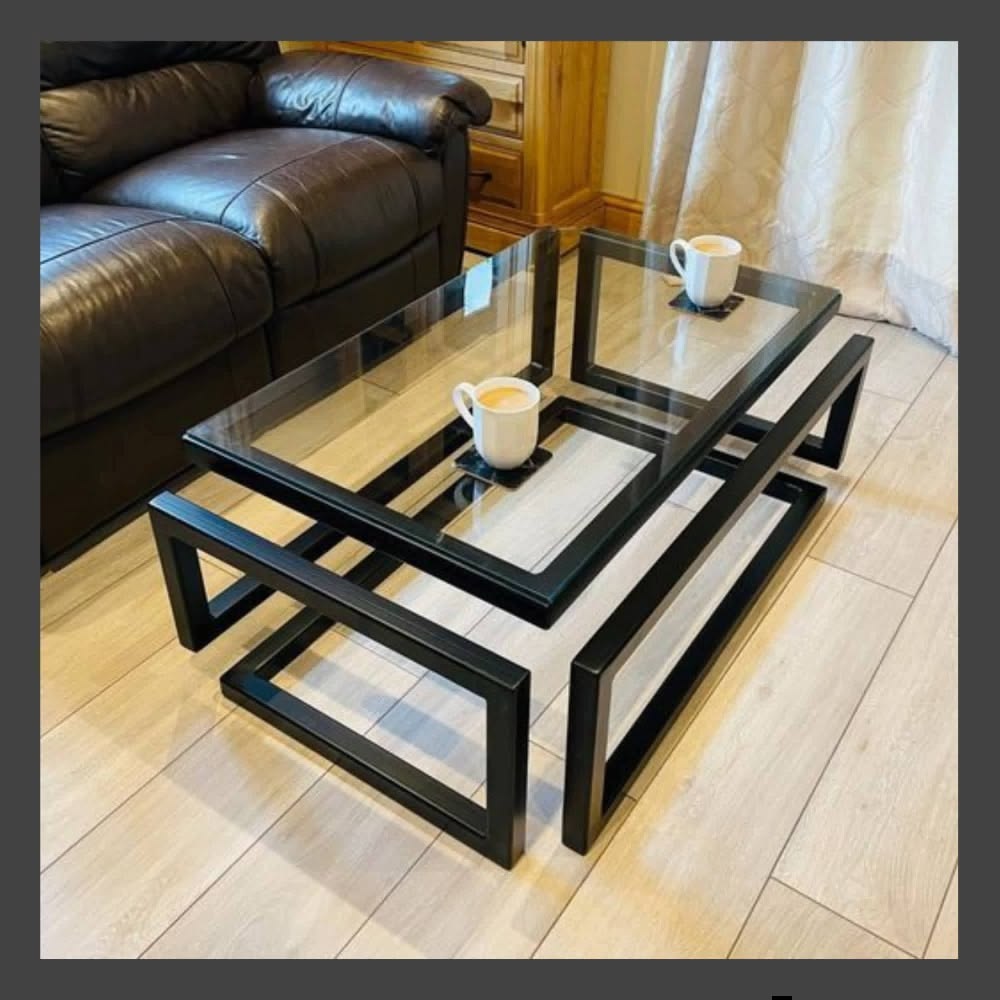Mesa ratona de hierro y madera